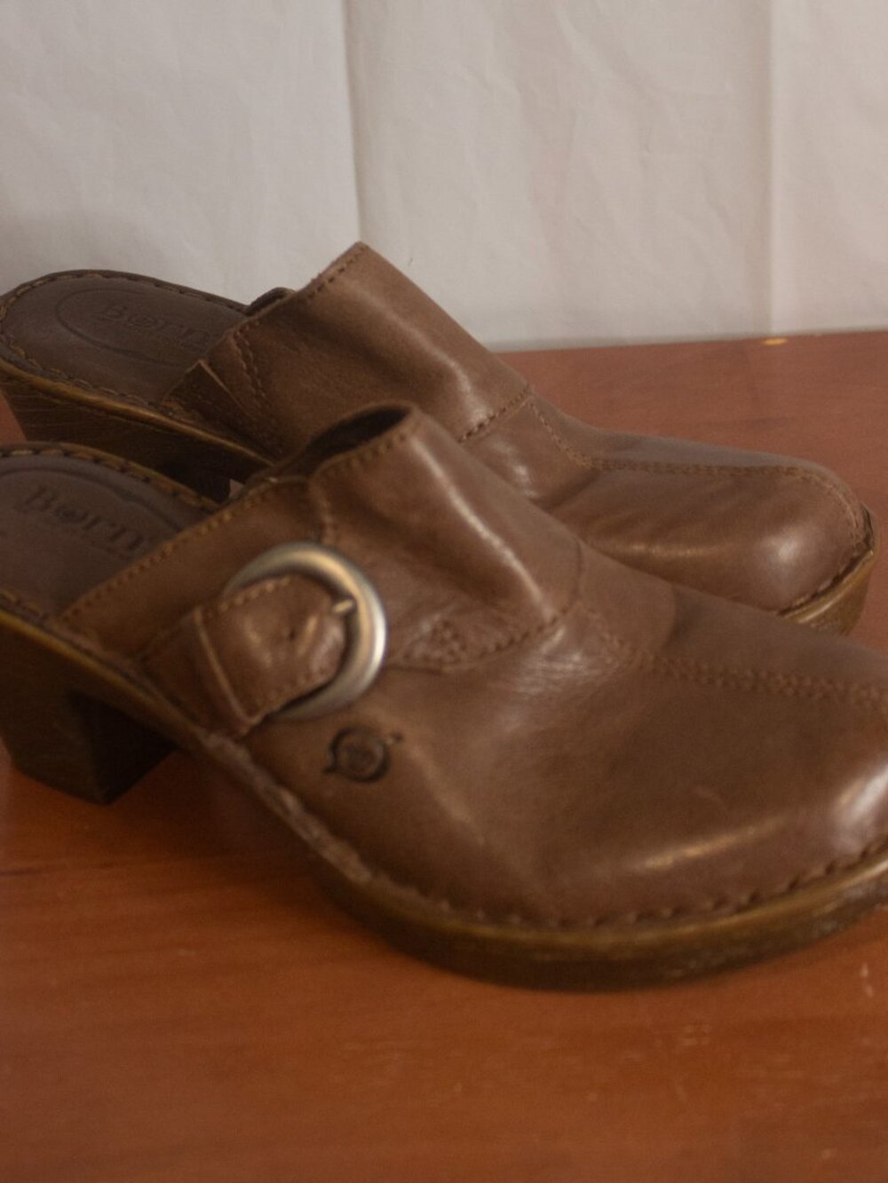 Born Leather Heeled Clogs Brown Slip‑On Mules with Ring Detail Women’s Size 7
